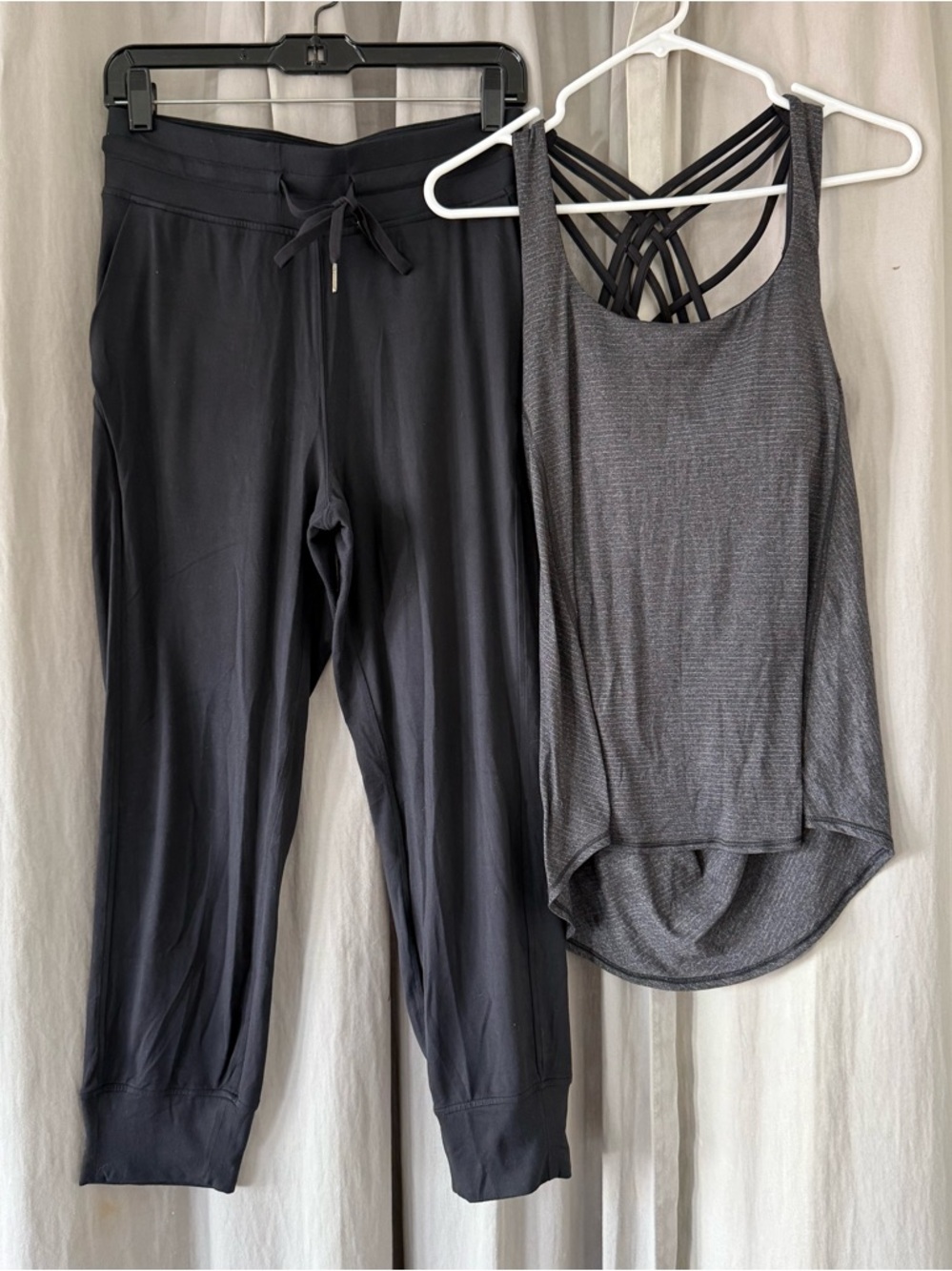 BUNDLE: Lululemon, tank, crop joggers, size 6.
